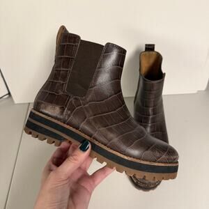 MADEWELL The Ivy Chelsea Boot Croc Embossed Leather Lug Sole Womens Sz 5.5 MA428